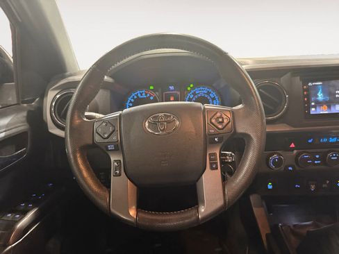 Used 2020 Toyota Tacoma TRD Sport w/ TRD Premium Sport Package AWD/4WD image 13
