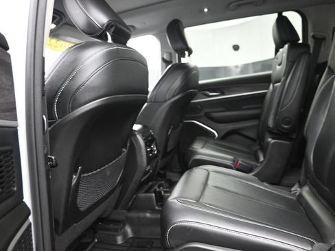 Used 2022 Jeep Grand Cherokee L Limited AWD/4WD image 14