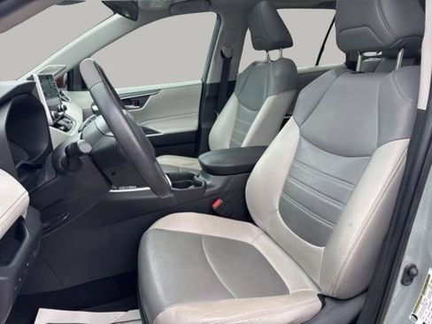 Used 2021 Toyota RAV4 XLE Premium FWD image 10