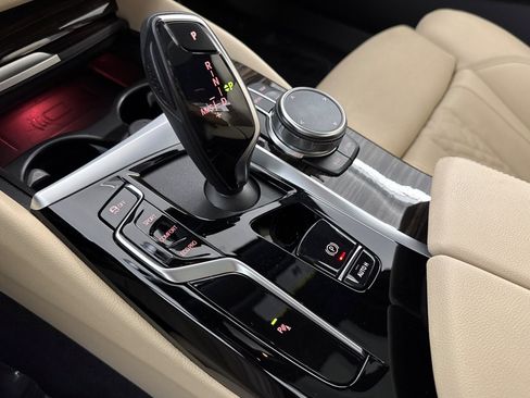 Used 2023 BMW 530i w/ Convenience Package RWD image 18