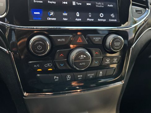 Used 2022 Jeep Grand Cherokee Limited image 29