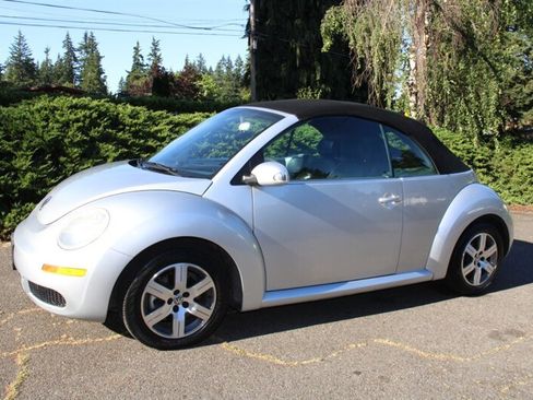 Used 2006 Volkswagen Beetle Convertible w/ Package 1 FWD image 1