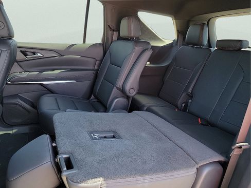 Used 2025 Chevrolet Traverse Z71 AWD/4WD image 8