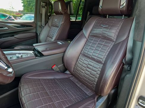Used 2024 Cadillac Escalade ESV Premium Luxury Platinum AWD/4WD image 26