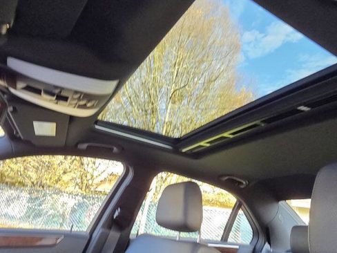 Used 2012 Mercedes-Benz E 350 4MATIC Sedan image 11