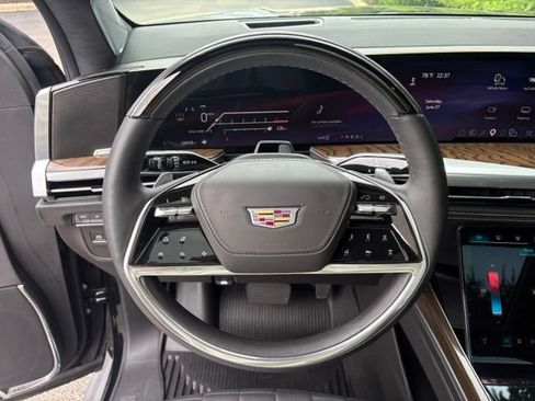 Certified 2025 Cadillac Escalade ESV Sport Platinum AWD/4WD image 36