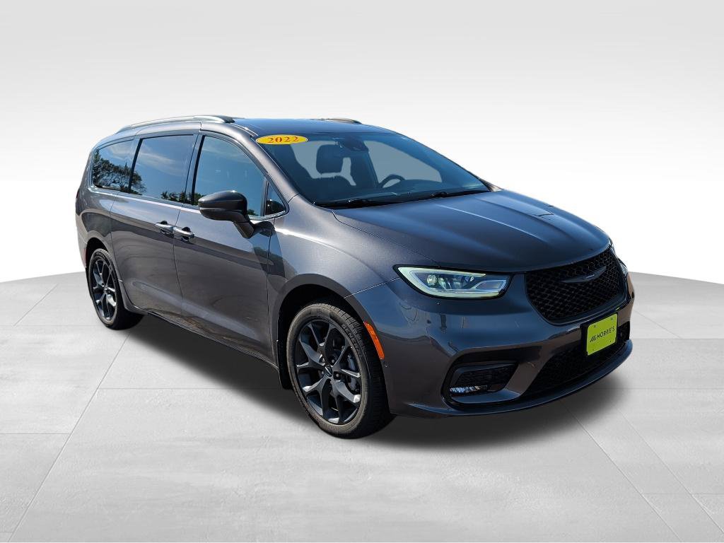 Used 2022 Chrysler Pacifica Touring-L w/ Uconnect Theater Family Group AWD/4WD image 4