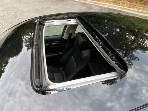 Used 2018 Honda Accord EX image 36