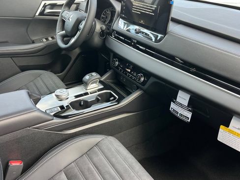New 2026 Mitsubishi Outlander SE AWD/4WD image 16