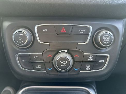 Used 2019 Jeep Compass Latitude w/ Popular Equipment Group image 16