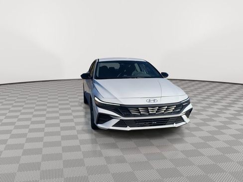 New 2025 Hyundai Elantra SEL image 28