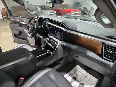 Used 2024 GMC Sierra 2500 Denali w/ Technology Package image 40