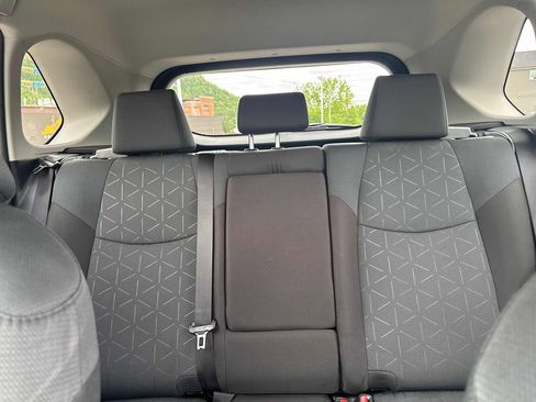 Used 2025 Toyota RAV4 XLE AWD/4WD image 20