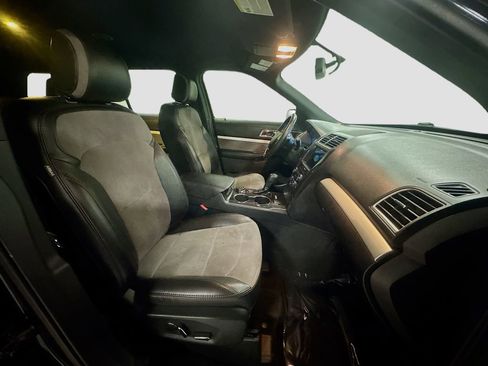 Used 2017 Ford Explorer XLT w/ Equipment Group 202A image 35