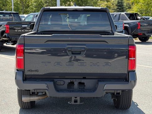 Certified 2025 Toyota Tacoma SR5 AWD/4WD image 4