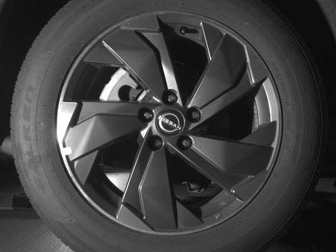 Used 2025 Nissan Rogue SV FWD image 15