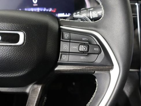 Used 2023 Jeep Grand Cherokee L Limited AWD/4WD image 10
