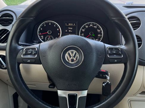 Used 2014 Volkswagen Tiguan SE FWD image 25