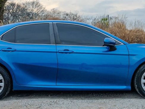 Used 2019 Toyota Camry LE image 6