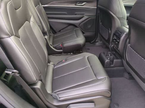 New 2025 Jeep Grand Cherokee L Limited w/ Luxury Tech Group II image 22