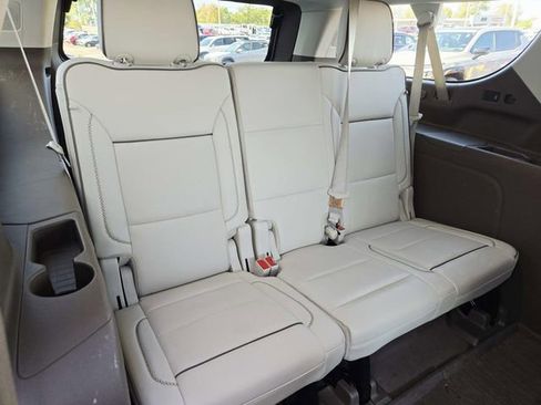 Used 2022 GMC Yukon XL Denali image 12
