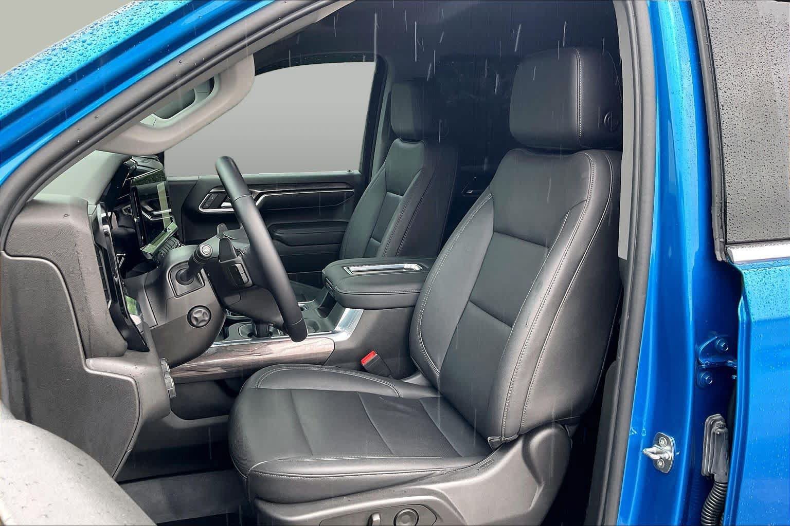Used 2022 Chevrolet Silverado 1500 LTZ w/ LTZ Convenience Package II RWD image 8
