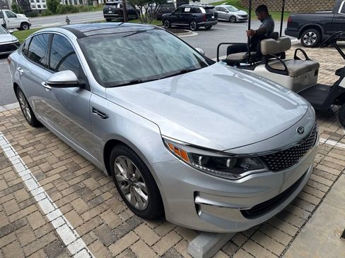 Used 2016 Kia Optima EX w/ Premium Package FWD image 2