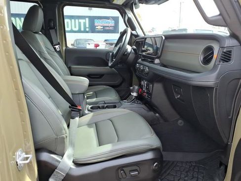 Used 2025 Jeep Gladiator Mojave image 19