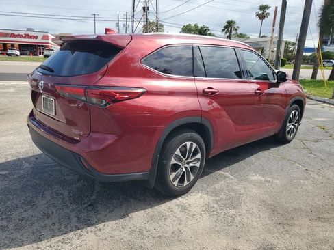 Used 2021 Toyota Highlander XLE FWD image 4