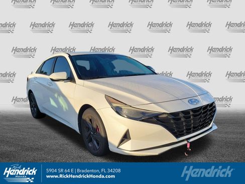 Used 2022 Hyundai Elantra SEL w/ Cargo Package FWD image 1