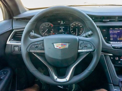 Certified 2025 Cadillac XT6 Luxury FWD image 33
