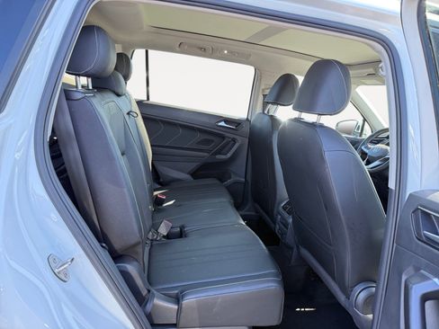 Used 2023 Volkswagen Tiguan SE w/ Panoramic Sunroof Package FWD image 18