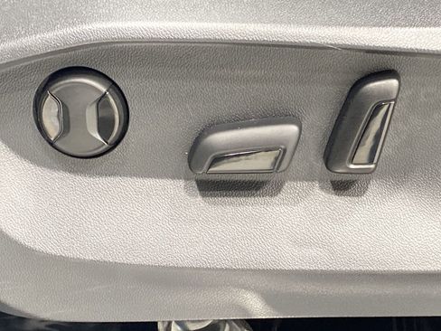 Used 2023 Volkswagen Tiguan SE R-Line image 12