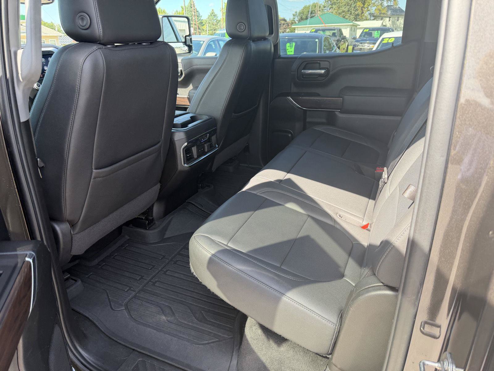 Used 2021 GMC Sierra 1500 SLT w/ Technology Package AWD/4WD image 10
