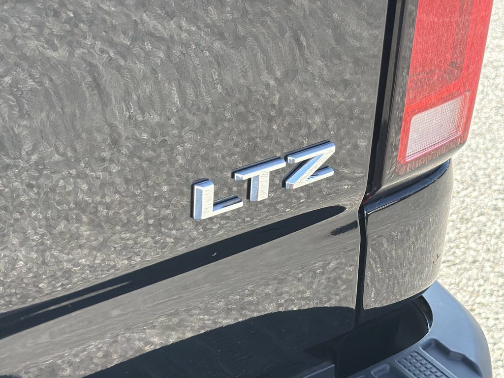 Used 2024 Chevrolet Silverado 2500 LTZ w/ LTZ Convenience Package AWD/4WD image 19