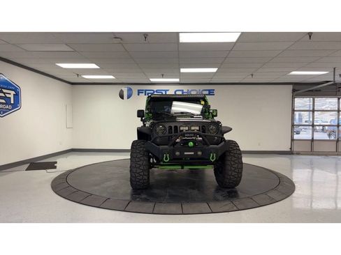 Used 2012 Jeep Wrangler Unlimited Rubicon AWD/4WD image 3