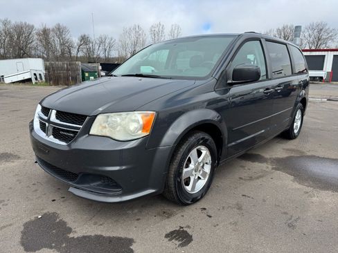 Used 2012 Dodge Grand Caravan SXT FWD image 1