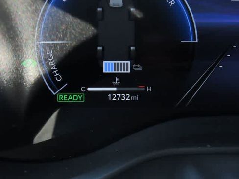 Used 2025 Toyota Sienna Platinum AWD/4WD image 32