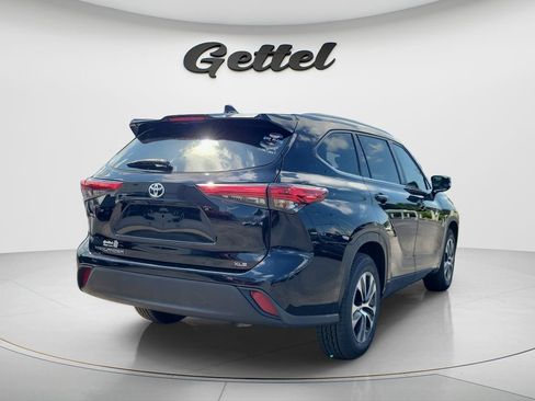 Used 2023 Toyota Highlander XLE FWD image 5