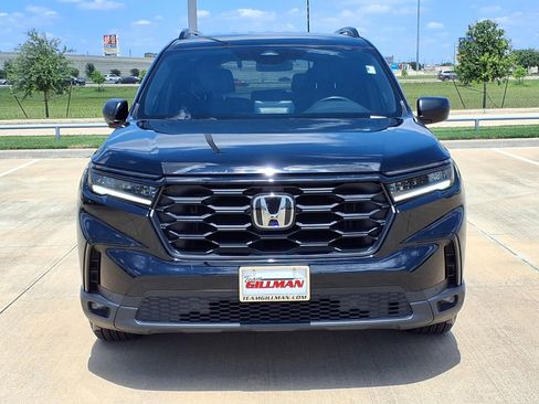 Used 2025 Honda Pilot Sport image 5