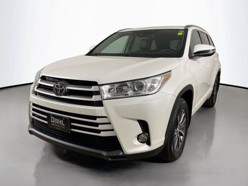 Used 2018 Toyota Highlander XLE AWD/4WD image 4