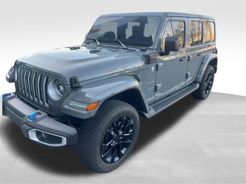 Used 2023 Jeep Wrangler Unlimited Sahara w/ Cold Weather Group image 8