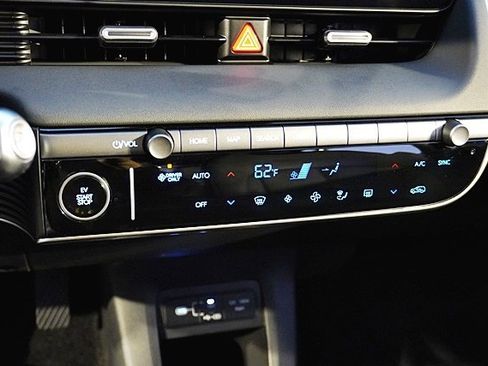 Certified 2025 Hyundai Ioniq 5 SEL image 33