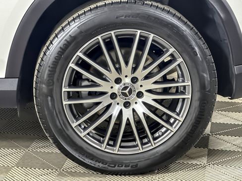 Used 2025 Mercedes-Benz GLC 300 4MATIC image 25