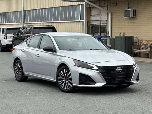 Used 2024 Nissan Altima 2.5 SV image 43