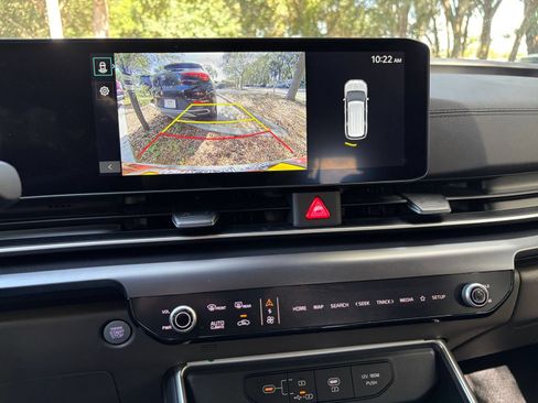 Used 2026 Kia Carnival FWD image 17