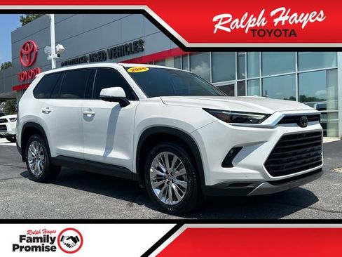 Used 2025 Toyota Grand Highlander AWD image 1