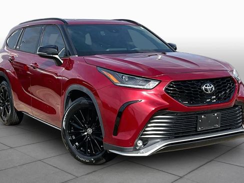 Used 2023 Toyota Highlander XSE FWD image 3