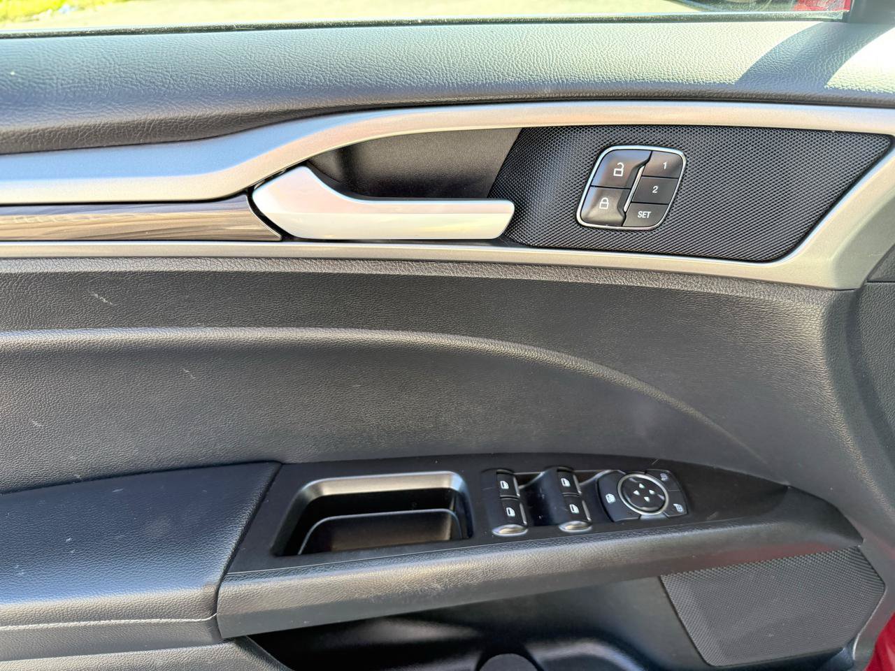 Used 2017 Ford Fusion SE w/ Fusion SE Technology Package FWD image 15