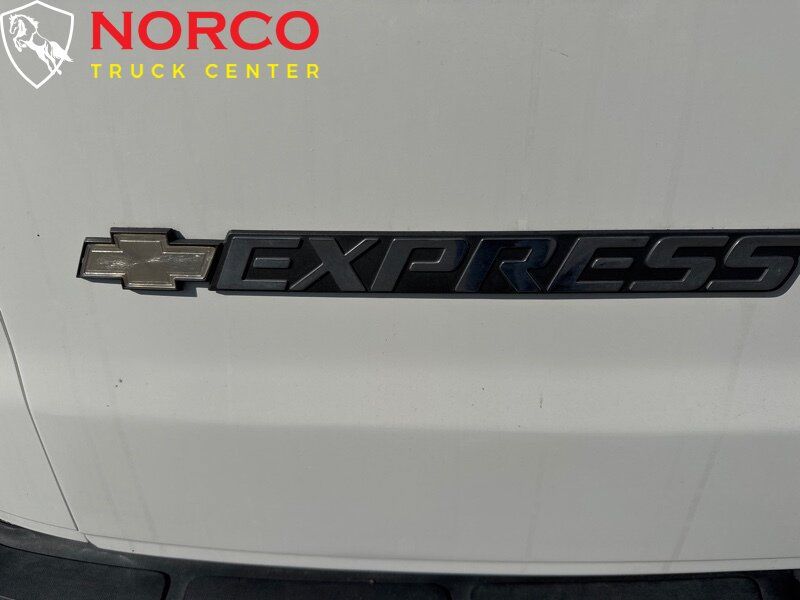 Used 2017 Chevrolet Express 2500 RWD image 13